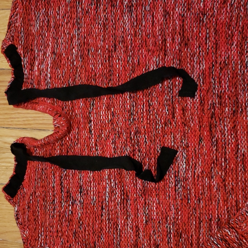 Red sweater - Picture 4 of 4